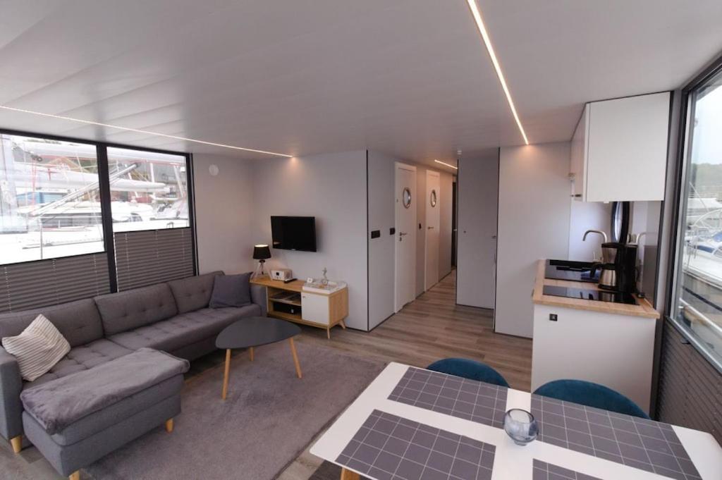 Hausboot Fjord Meeresbrise Mit Dachterrasse In Flensburg Bagian luar foto